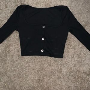 Cropped black shirt